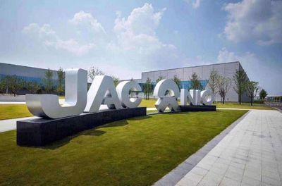 新舊勢(shì)力聯(lián)手，新造車(chē)勢(shì)力抱團(tuán)傳統(tǒng)車(chē)企大腿管用嗎？