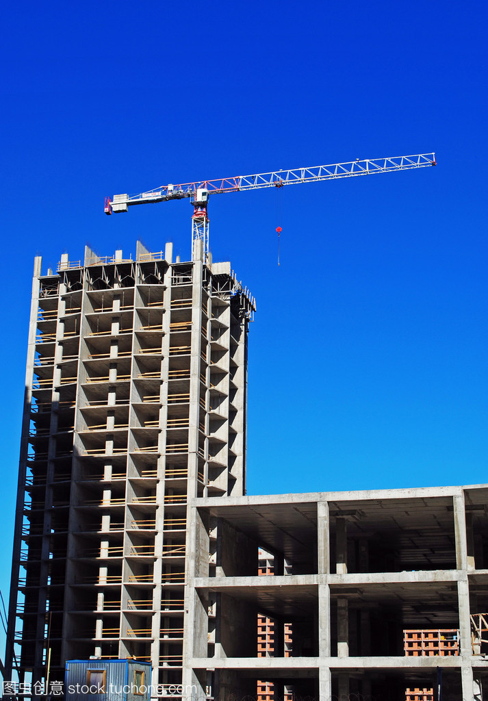 陽(yáng)光燦爛的日子里，房地產(chǎn)建筑的革新與未來(lái)